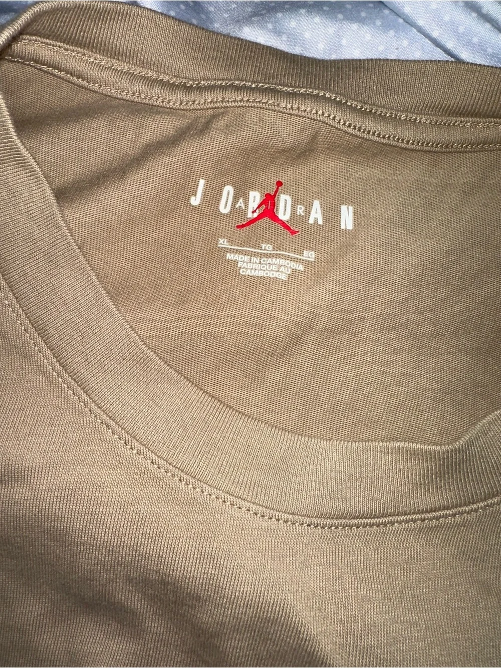 Jordan tan logo tshirt soft size XL